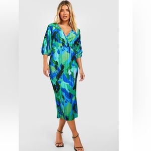 Stunning NEVER WORN PUFF SLEEVE MIDI DRESS